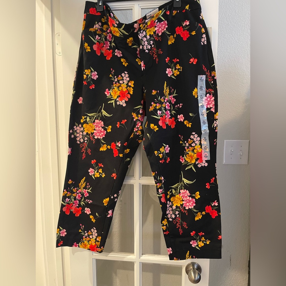 Old Navy Floral Bottoms - Black Multi